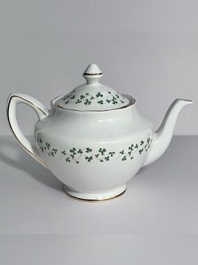 ROYAL TARA Mini Teapot / TRAILING SHAMROCKS / Fine IRISH BONE CHINA / Gold Trim